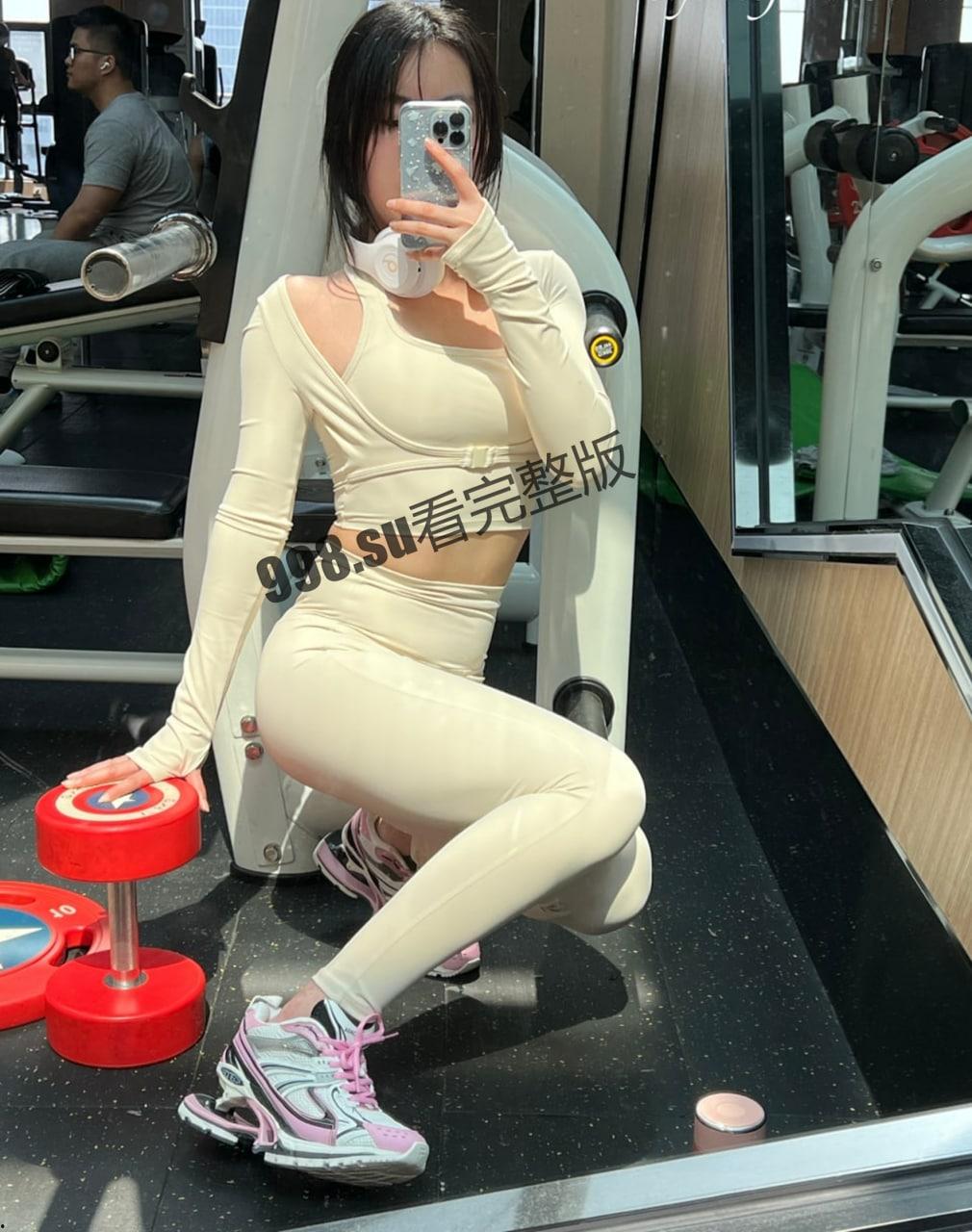 微博撸铁反差婊 #悲伤口袋小狗 高价定制视图流出-5