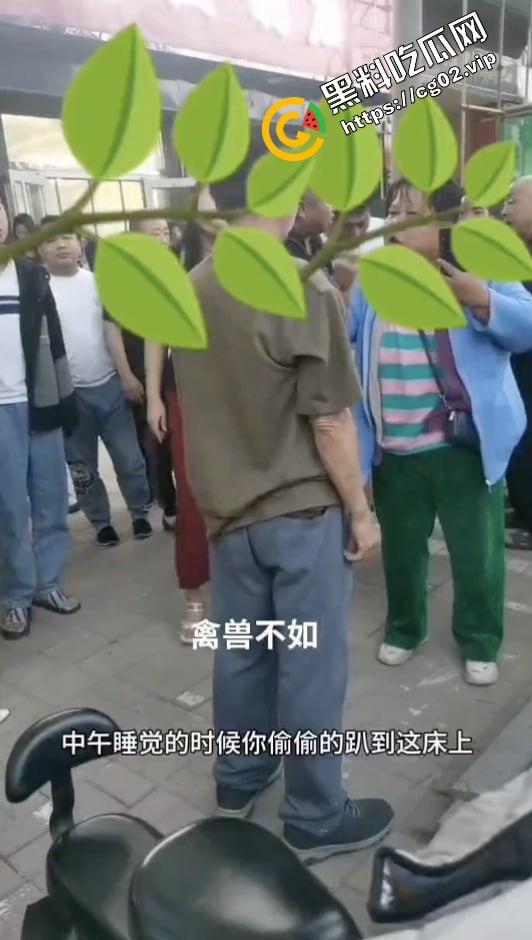 家长当街指责禽兽男老师性侵自家孩子：”你拿油纸杯捅孩子下体 你承不承认！“-3