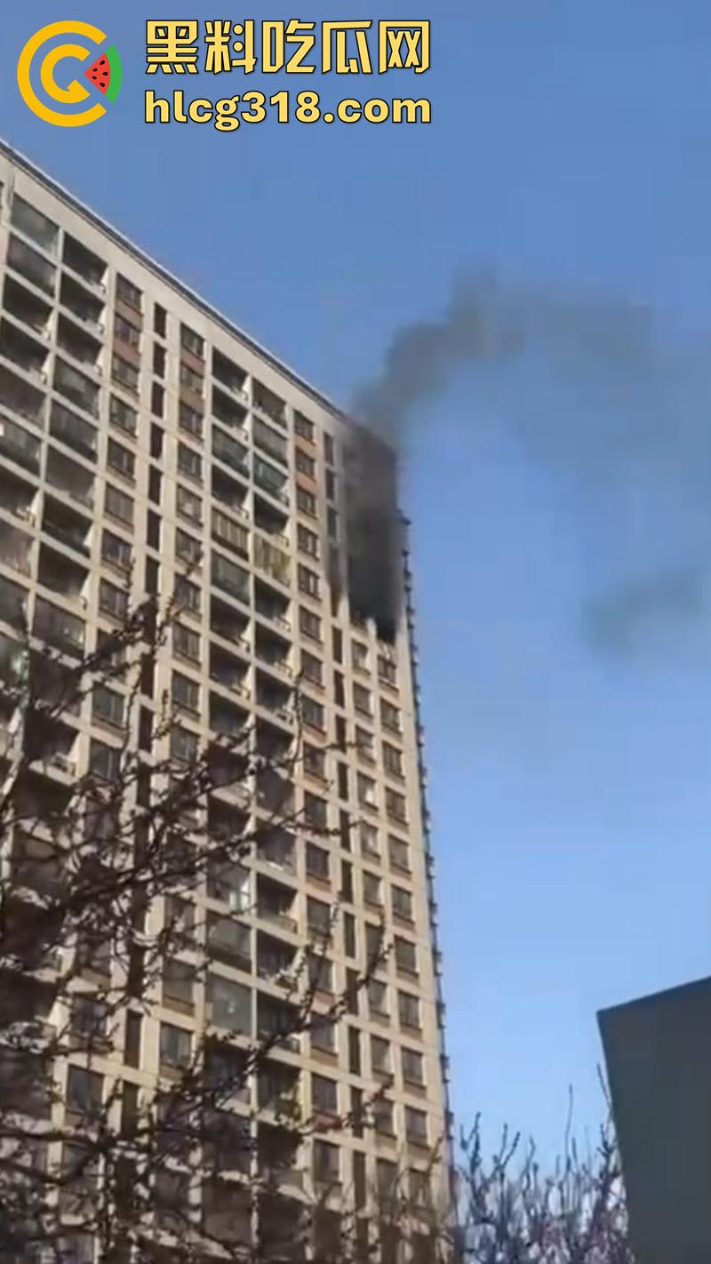 青岛电瓶车飞线充电，发生爆燃造成严重火灾，现场画面触目惊心，清晰听见传来的爆炸声！-1