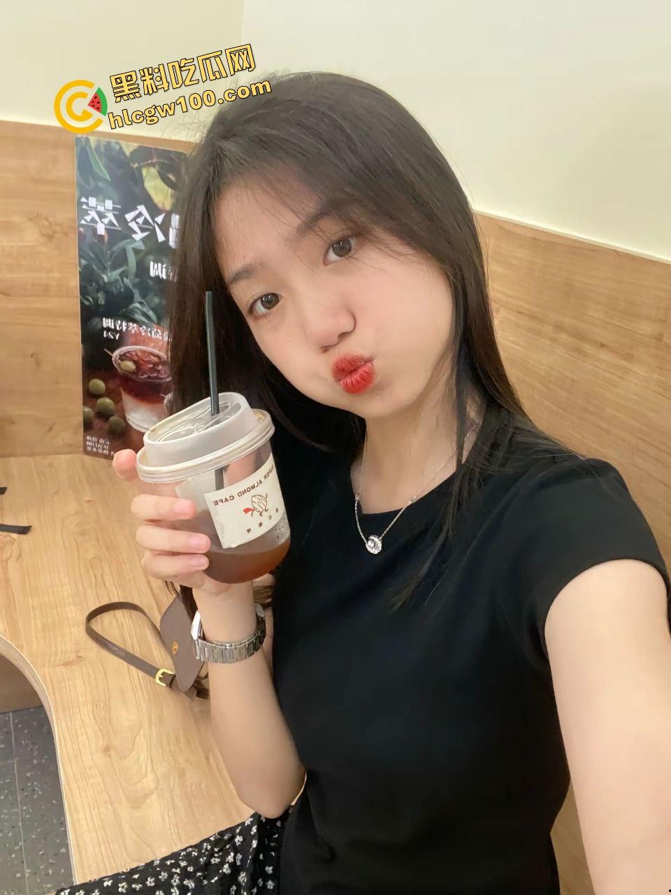 海南文昌反差骚鸡人妻【蒋怡琳】与猛男房间各种姿势，爆操白虎无毛骚逼，独家曝光流出！-2