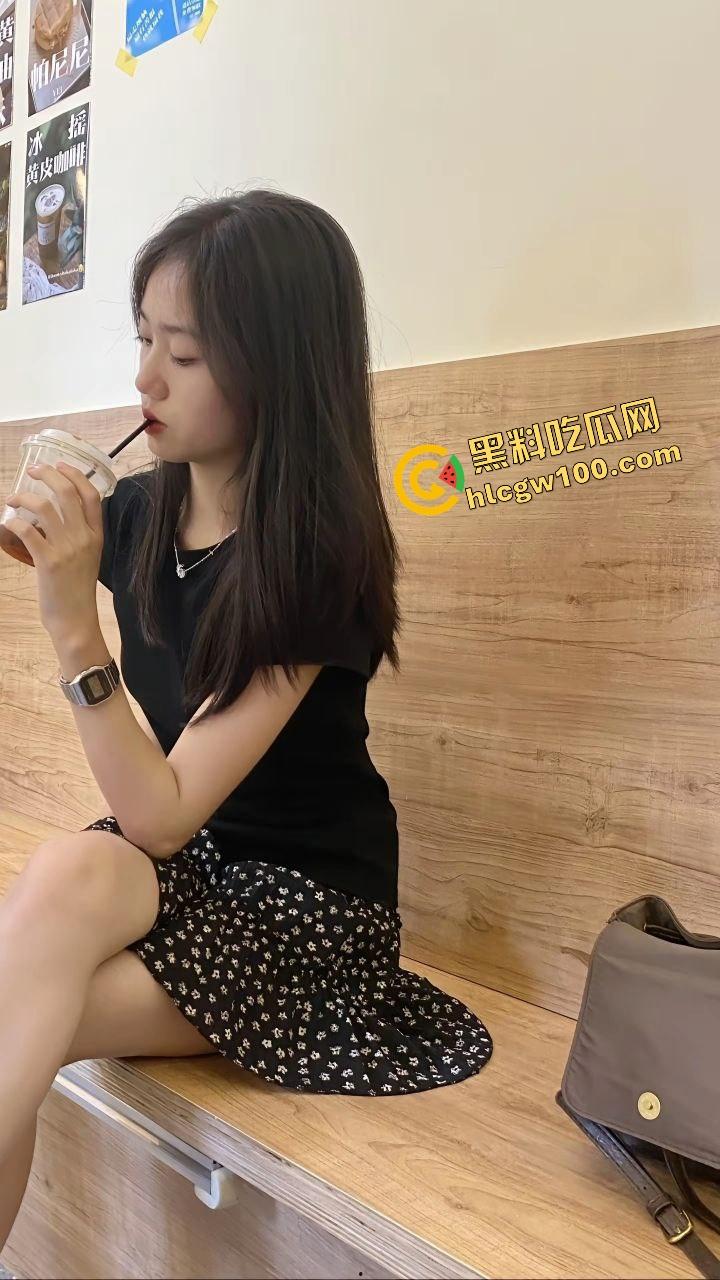 海南文昌反差骚鸡人妻【蒋怡琳】与猛男房间各种姿势，爆操白虎无毛骚逼，独家曝光流出！-4