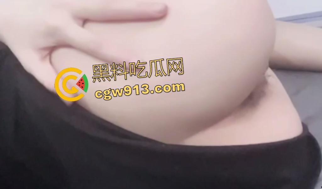 B站萝莉主播【栗酥酥酥】，变身风骚小护士！清纯外表下露奶摸逼，舔着手指意淫做爱！-8