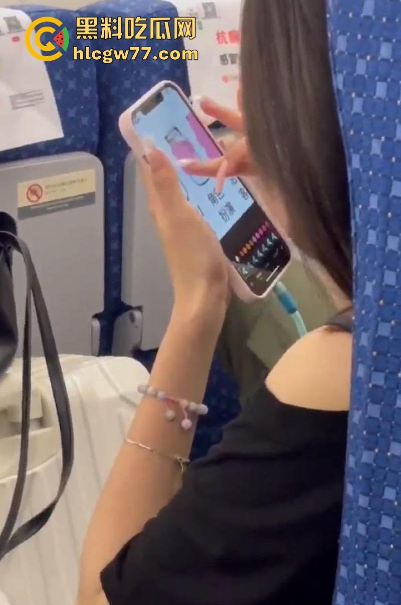 高铁偶遇骚货小姐姐 玩性爱之瓶狂填欲望 不仅暴露了她的狂野内心 更让人遐想她私下的火辣玩法！-3