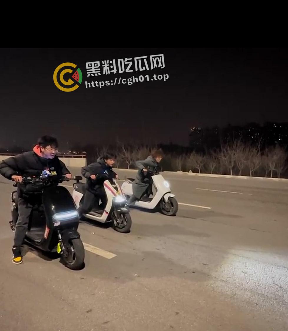 郑州精神小伙半夜鬼火炸街 挑衅交警 追后大混战 中国也有自己的佛罗里达州-5