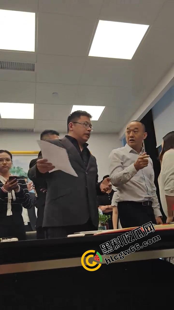 大成佛山律所主任爱上99年律师【黄晓蕾】硬捧上位引爆律所内斗。抢公章撬门性爱视频全程高能！-13