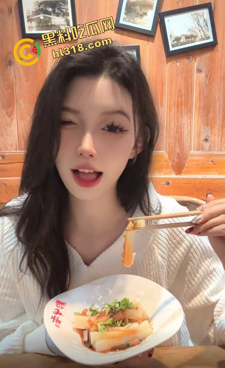 全新肾保健套餐曝光,全裸趴床任摸奶,揉奶撸屌一气呵成,花式服务直接把你榨干射完还想再来一发!-5