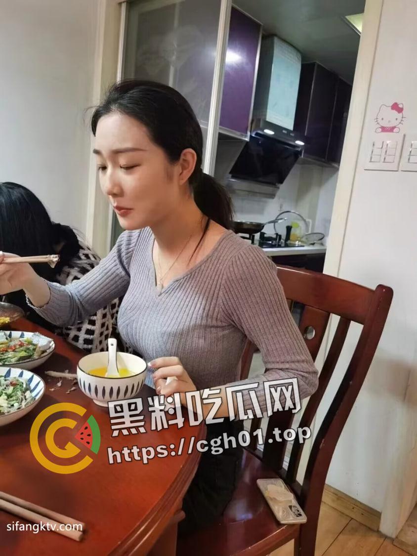 真 母狗！上海徐家汇花园小区人妻母狗 项圈圈养 脖子上浅系绳子暴力输出-1