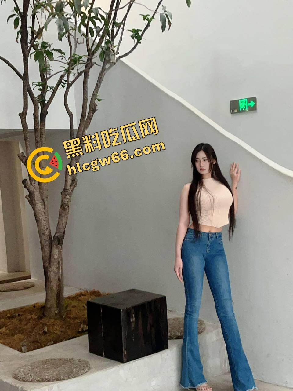 反差婊【小懒猫】嫩逼怼电动假屌墙上猛插喷水如枪,浪叫骚摆撩硬三小时,外卖哥撞见活春宫门不关!-5