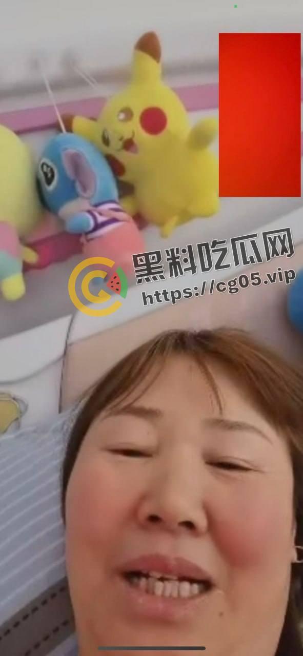 十块钱的网聊骚鸡 结果是个大妈 我就说便宜没好货 直接给小伙吓萎了-5