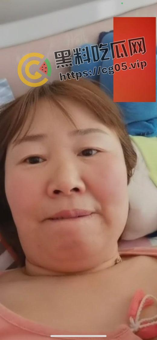 十块钱的网聊骚鸡 结果是个大妈 我就说便宜没好货 直接给小伙吓萎了-7