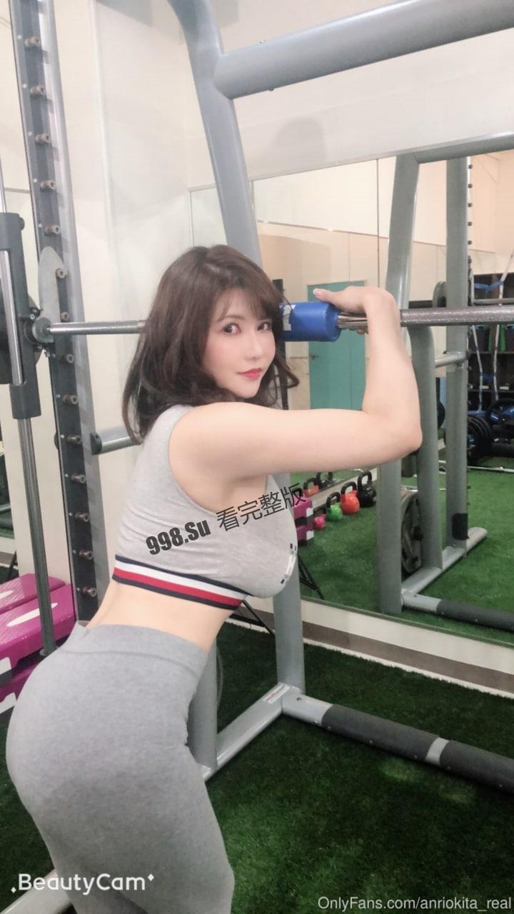 万人在线关注的Onlyfans极品乳神冲田杏梨收费会员私拍-5