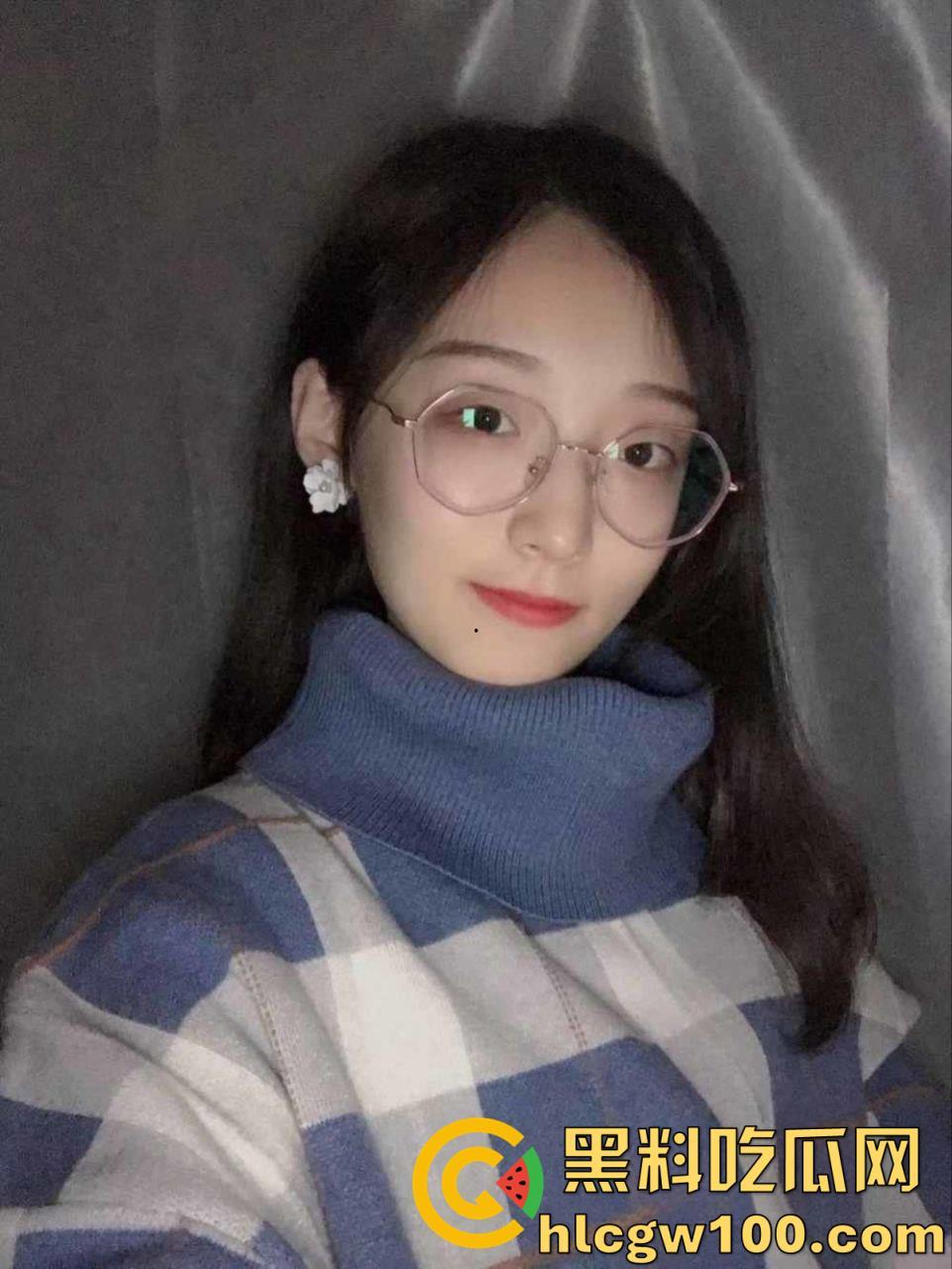 河南洛阳师范学院邓瑾萱被调教成小母狗 跪地爬行骑乘榨精十分乖巧-8