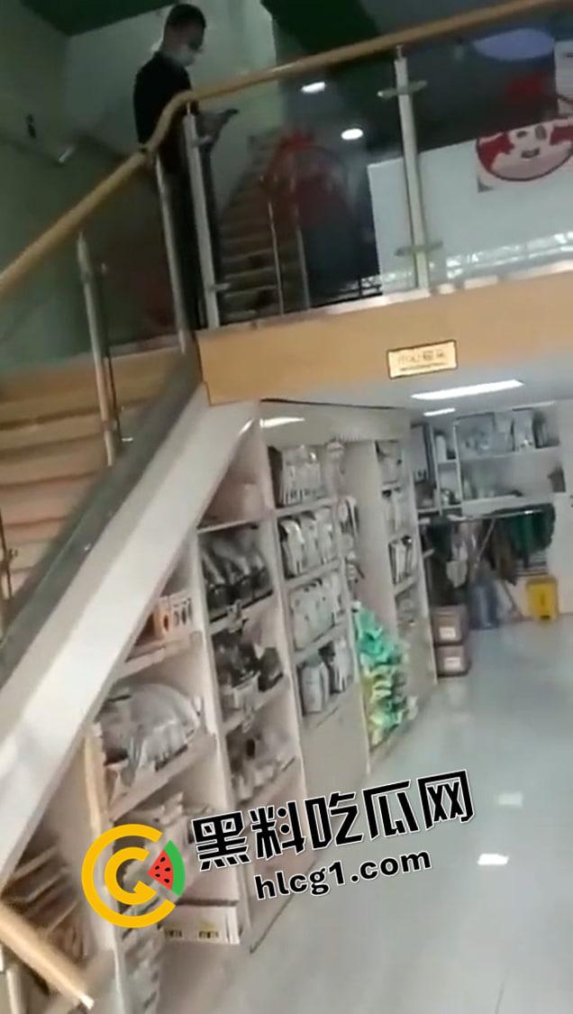 血腥！女子医院前自杀 拍视频记录最后一刻 鲜血直流无人救援 这是多绝望才出此下策-5