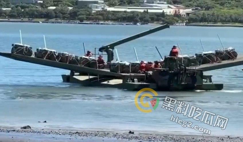 台湾“汉光40号”演习实况曝光，工兵在淡水河面快速部署惊人场景，网友惊叹演习规模！-5