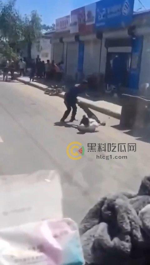 江苏五旬富豪老头酒驾开奔驰迈巴赫，主干道疯狂撞飞十几人，现场惨烈堪比大片！-6