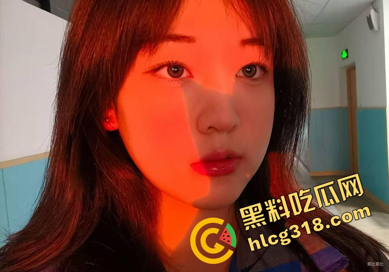 体育系学弟爆操骚学姐,爽的学姐掰腿享受鸡巴抽插,高潮一波接一波,现场淫水四溢!-3