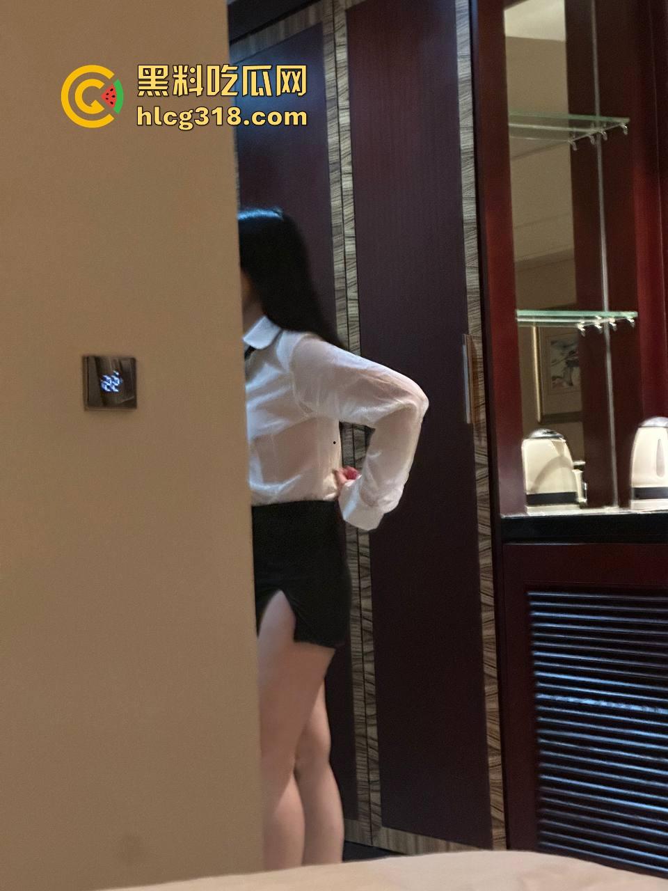 深夜约炮巨乳学姐！极品高颜值尤物惨遭抱腿正插，无套内射骚穴，高冷学姐轻松拿下！-2