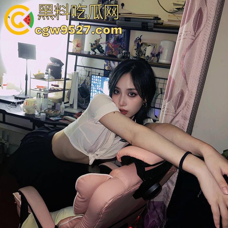 抖音同城约炮coser，御姐颜值长腿肥臀，身材性感极致诱人，穿性感黑丝勾引网友，自拍视频流出！-3