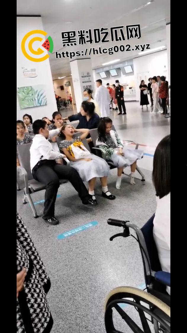 江苏南通渣土车撞翻装满春游学生的校车 死伤无数 一地尸体碎片 现场血腥视频流出-6