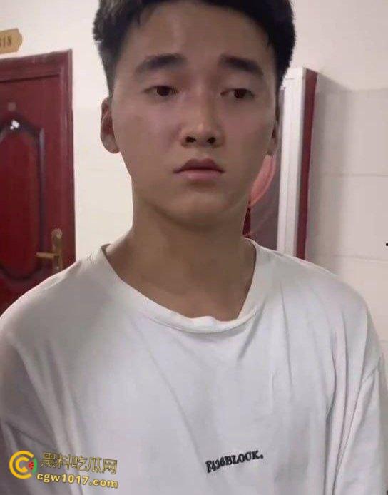 贵州民族大学偷拍男, 潜入女生宿舍进行偷拍给人家逮住,被发到表白墙上面曝光,这下洗也许不干净了 !-9