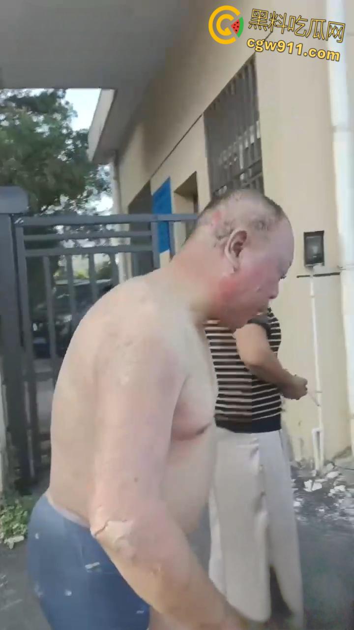 长兴和平大川化工厂爆炸现场，厂区被炸得稀烂，浓烟滚滚碎片乱飞，附近房屋天花板都炸飞了！-6