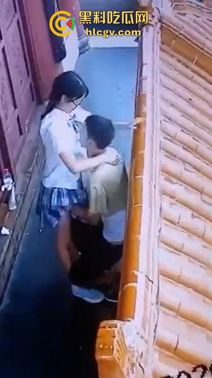 河南老君山风景区监控泄密 工程学院朱婷与男友露天啪啪视频曝光-8