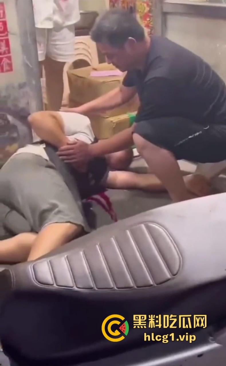 江苏宿迁蓝天市场外卖员等餐太久 拿刀刺杀饭店老板现场血流成河！-2