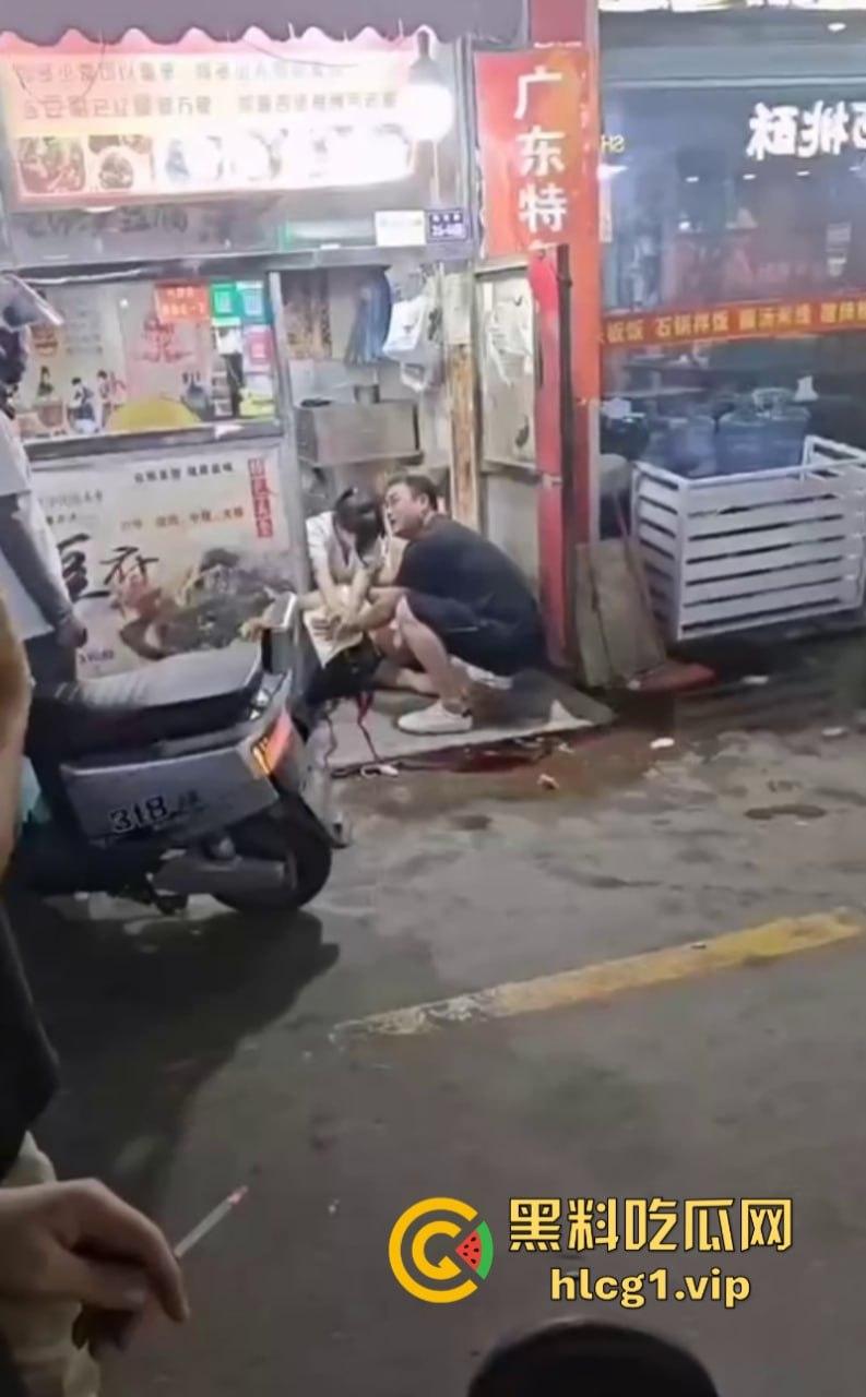江苏宿迁蓝天市场外卖员等餐太久 拿刀刺杀饭店老板现场血流成河！-4