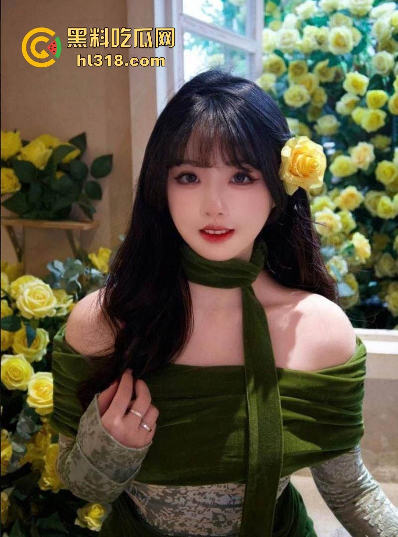 山东艺术学院油画系系花【乔若雨】清纯女神与纹身黄毛约炮,无套后入猛操,呻吟声充满整个房间!-1