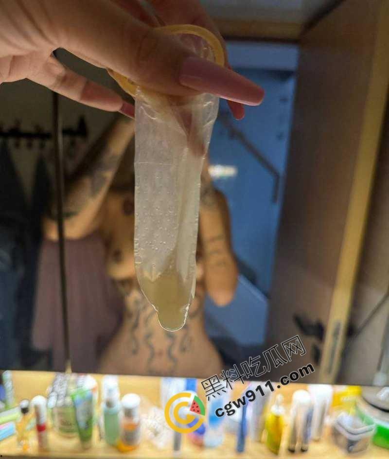 抖音女网红【钢筋混凝土】不为人知的激情真面目!翘臀丰乳,骚水横流,大鸡巴深喉,金主爆操乱射,极致淫乱狂欢!-12