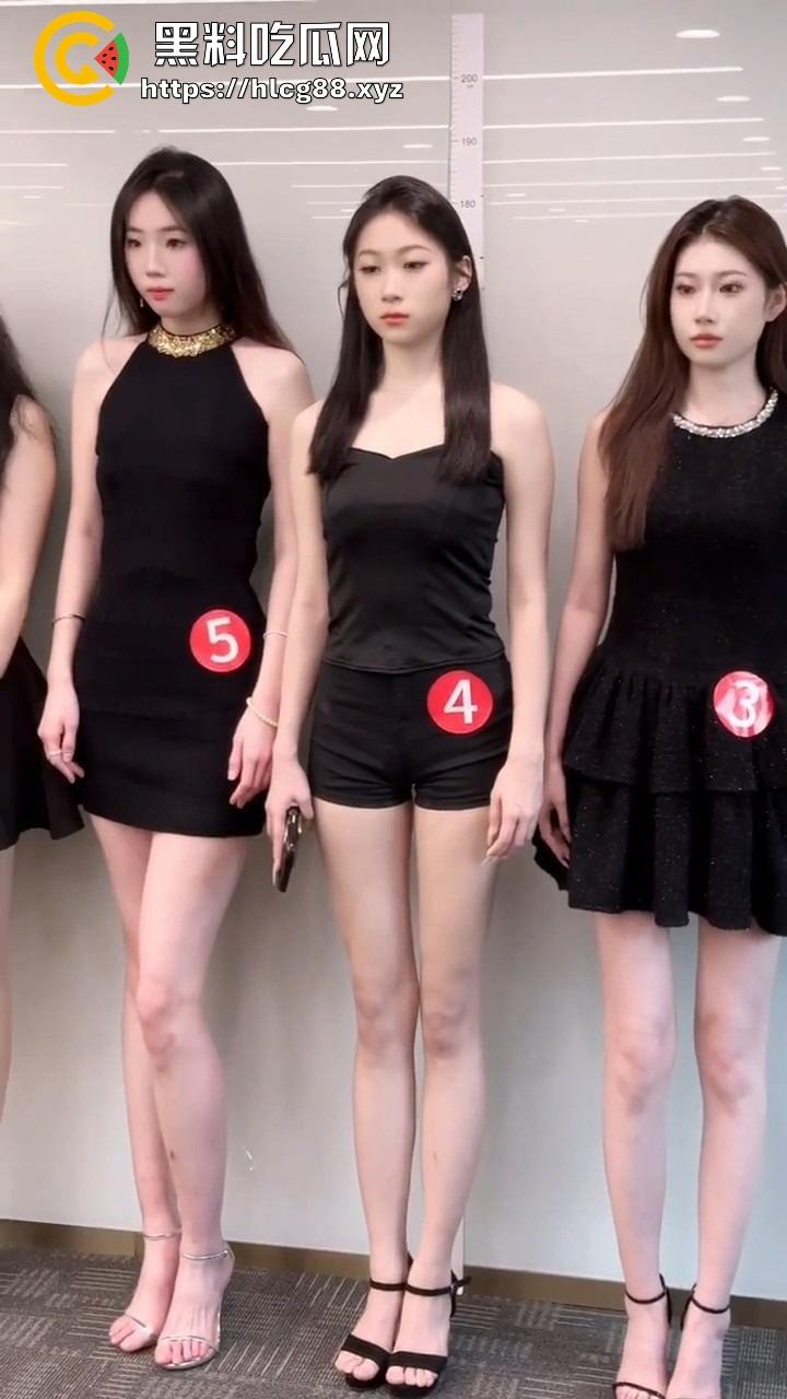 上海车展车模面试操场,美逼挑花眼,选上身价3K硬操起步,白天晚上双份爽,选不上就擦边卖逼!-2