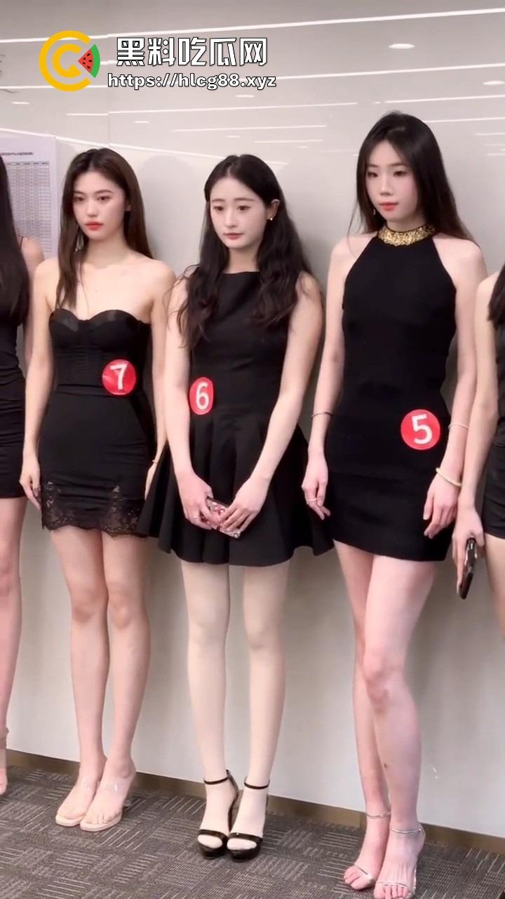 上海车展车模面试操场,美逼挑花眼,选上身价3K硬操起步,白天晚上双份爽,选不上就擦边卖逼!-3