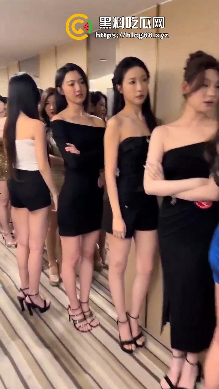 上海车展车模面试操场,美逼挑花眼,选上身价3K硬操起步,白天晚上双份爽,选不上就擦边卖逼!-5