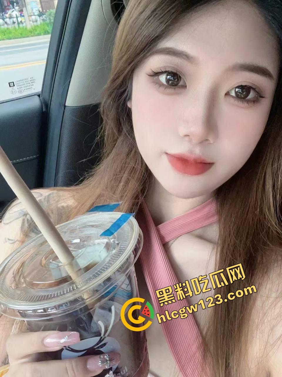 台湾健身房卧推深蹲爆操，健身佬简直不练肌肉练逼一边举铁一边被口交，杠铃当情趣道具！-1