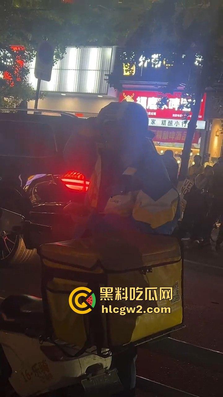 长沙小哥蛋糕送晚被砸头！顾客火力全开，手机爆头砸到满脸是血，迟到一分钟就挨这么狠？-8