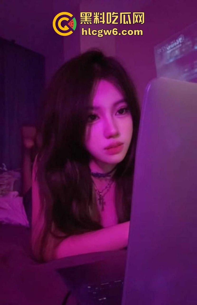 上海这狗子够骚 23岁嫩妹『王静怡』被玩成宠物主动认主当奴隶穿着黑丝露逼 叫声能把楼下老头整精神!-7