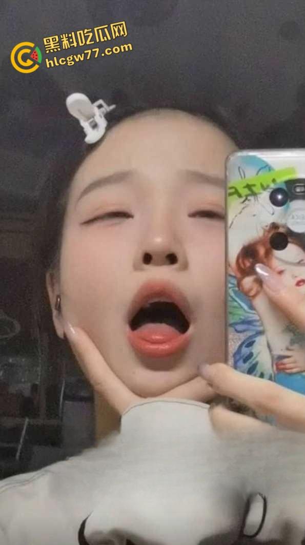 重庆工商大学经济学院女大学生【沈琪】平时就是衣服富贵千金模样 原来是给人当小三视频被曝光！-4