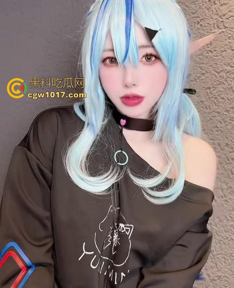 亚洲反差极品女神【Rizuna】最新作品Cos雪花菈米，擦边自慰，声线软糯得像融化蜜糖，直钻你耳朵里撩骚！-4