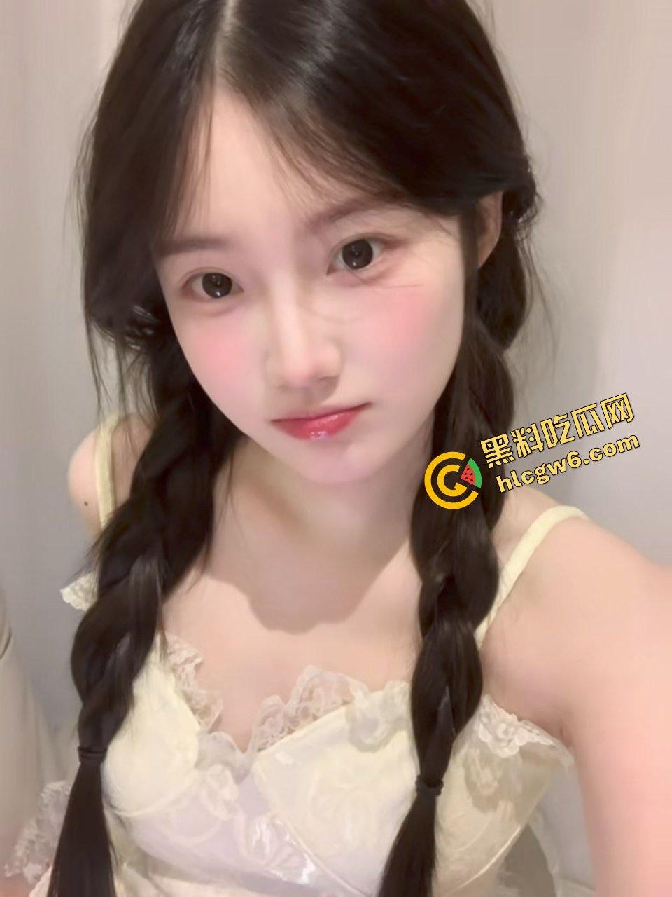 广东珠海双马尾辫清纯甜妹反差婊『程桉诺』被调成骚贱母狗 暴力深喉JK后怼骚逼！原创独家曝光流出！-1