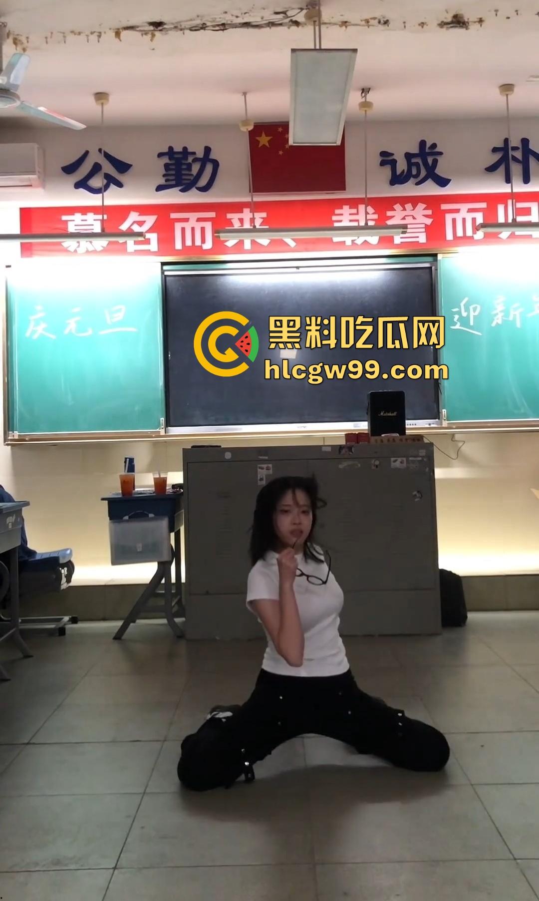 又被套路了，抖音咸鱼热卖得学霸班会热舞崩奶罩？假的！片哥片姐割韭菜，冲动老色批来我这我给你白嫖看！-13