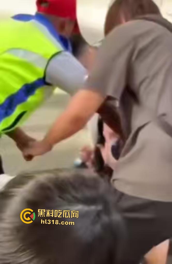 马来西亚华裔女学生被男友家暴囚禁好不容易逃出来又惨遭男友割喉，真是逃不出恶魔手爪啊！-8