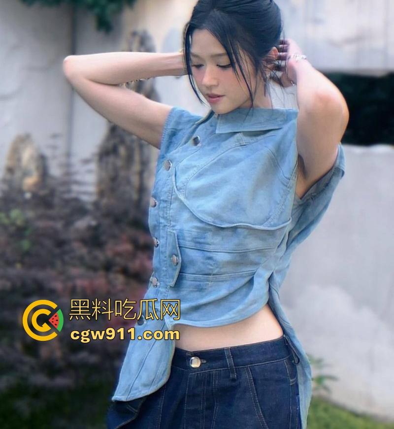 上海大学性感御姐【徐玥莹】与炮友性爱视频泄漏，炮友粗大鸡巴直插粉嫩骚穴，啪啪声震耳，直戳你的原始欲望！-1