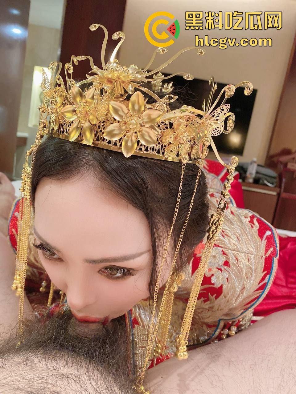 土豪玩物婚前夜变绿帽奴!洞房前穿婚纱伺候主子,新婚老公惨成绿帽工具人!-16