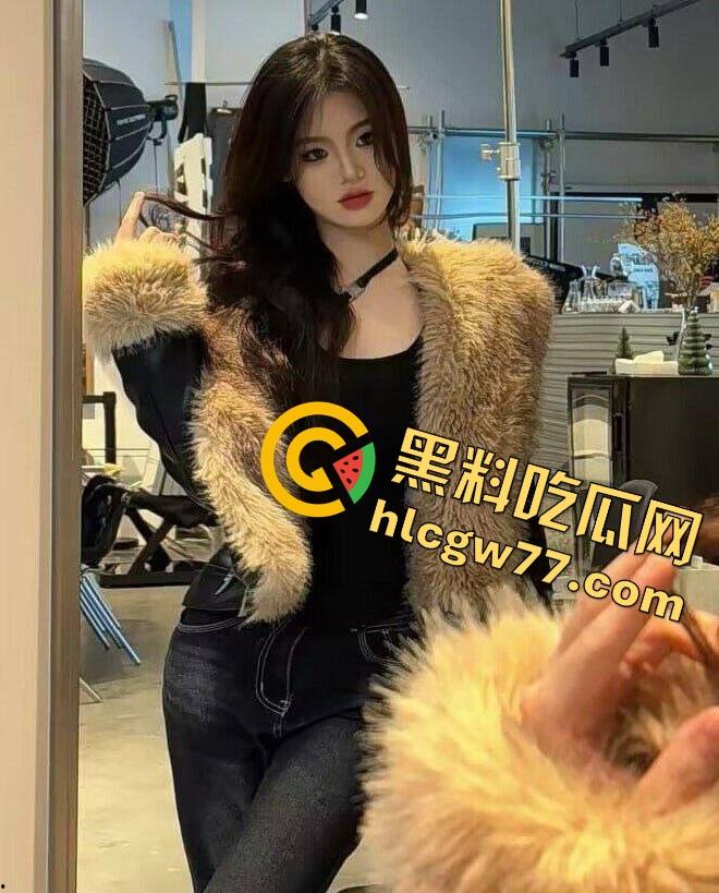 广西科大【刘明玉】反差母狗被金主爸爸调教当野猫，包养爆砸十万买一晚上黑丝口爆！-1