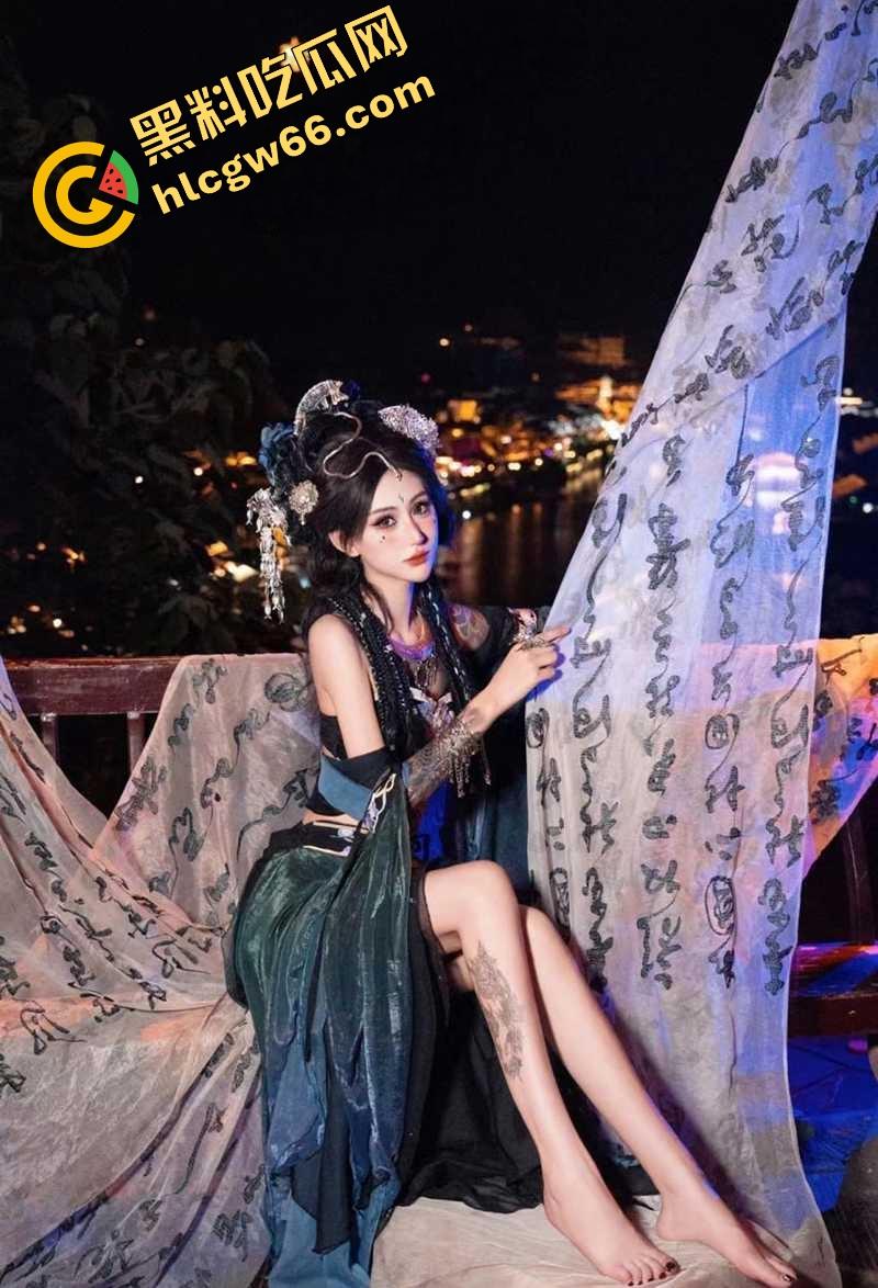 济南酒吧3P疯传,黑丝御姐当街搭讪被带走，前后双洞齐开被爆插成浪狗，骚叫声爽到抽搐！-4