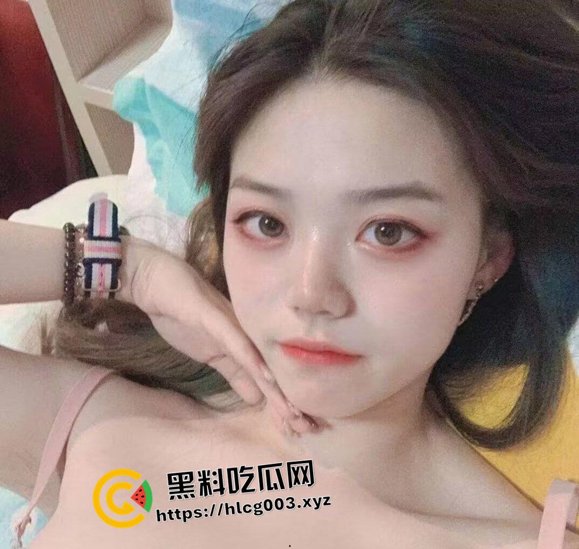 河南富士康事业部反差婊 公司内知名公交车 淫乱性生活骚女人 和领导打炮还主动要求拍视频 私密内容流出-1