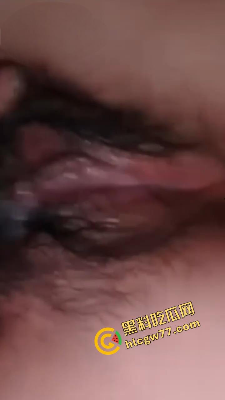 天津天狮学院『罗霜霜』白天啃教材，晚上啃鸡巴张开嫩逼直播喷水 高潮时自己还抽搐着打滚儿！-9