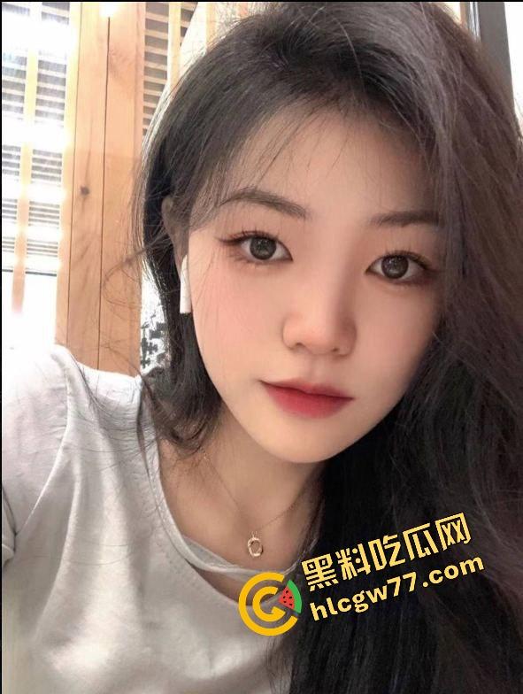 武汉公司里的母狗同事『钱津淼』喜欢玩SM戴项圈当狗,每晚都想被干哭,每次都要口爆才收工!-2