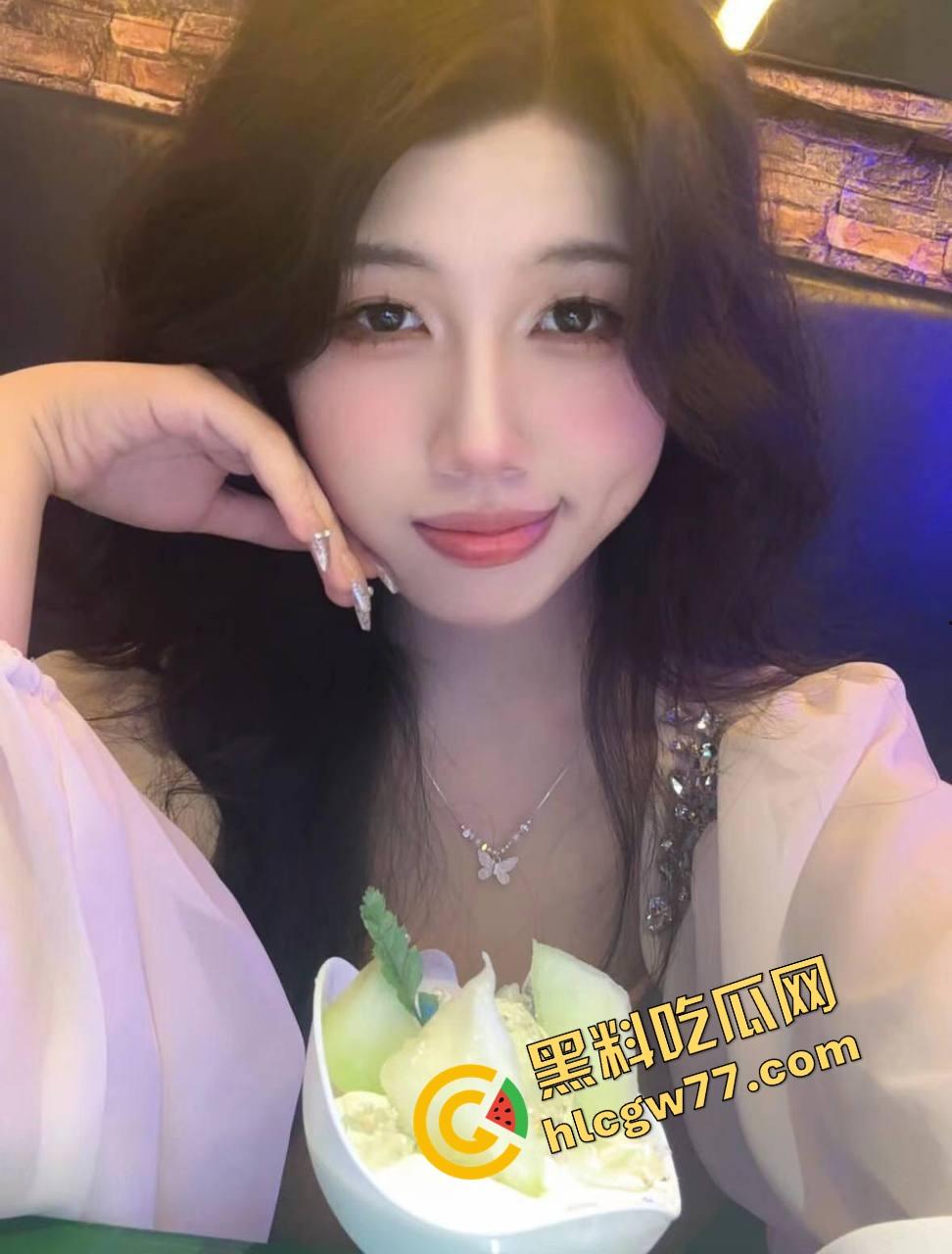 武汉公司里的母狗同事『钱津淼』喜欢玩SM戴项圈当狗,每晚都想被干哭,每次都要口爆才收工!-4