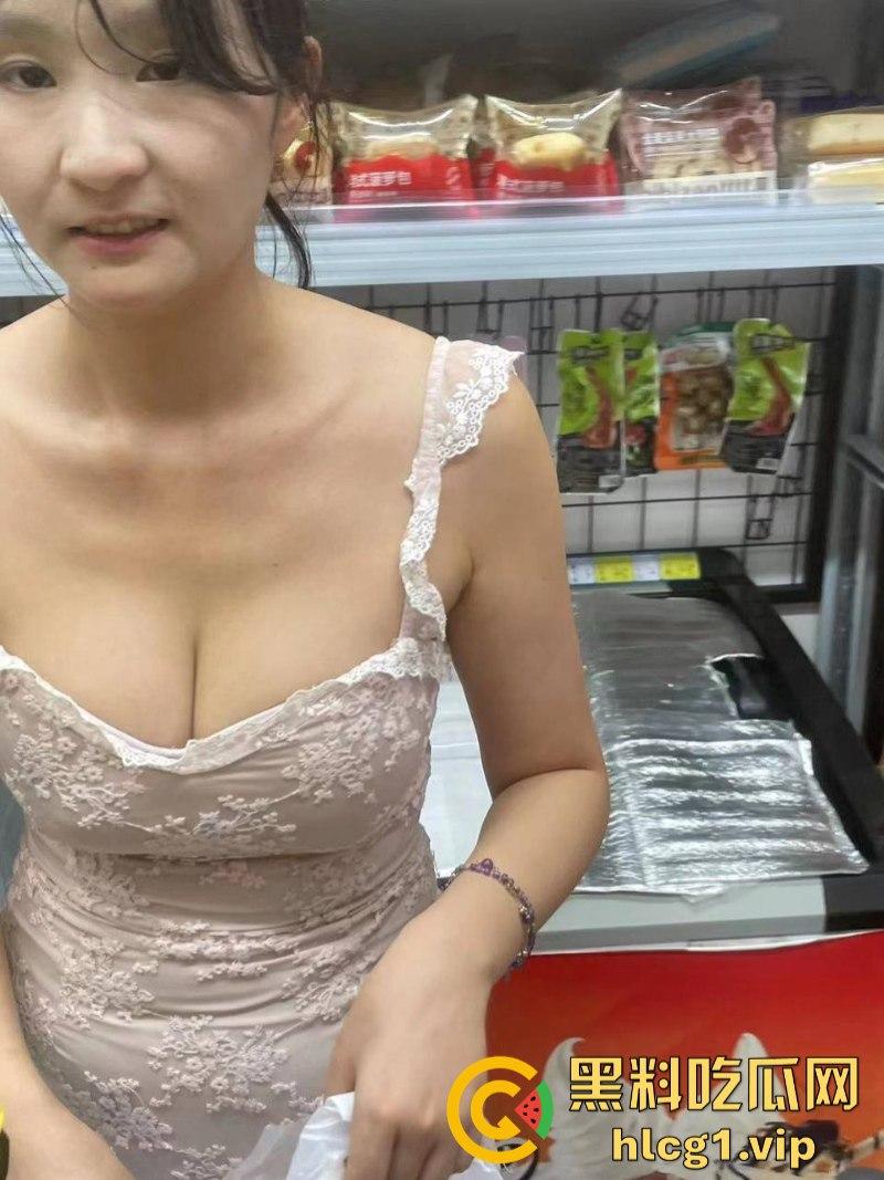 杭州老板娘“穿着清凉”被举报后 改行做直播！-1